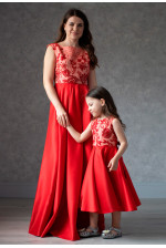 Шикарні червоні сукні мама та донька